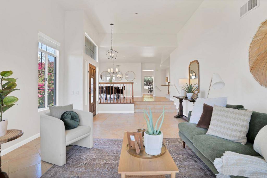 El Cajon, CA 92019,2901 Via Roblar CT