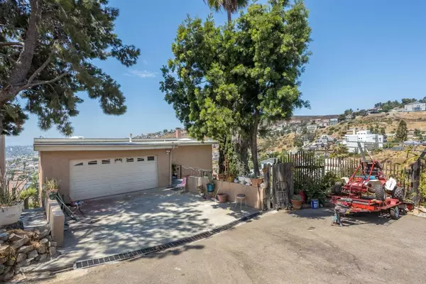 1111 La Mesa AVE, Spring Valley, CA 91977