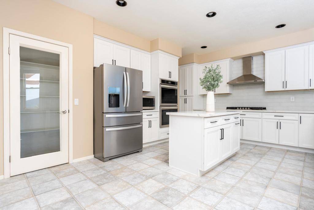 El Cajon, CA 92021,15881 Broad Oaks RD
