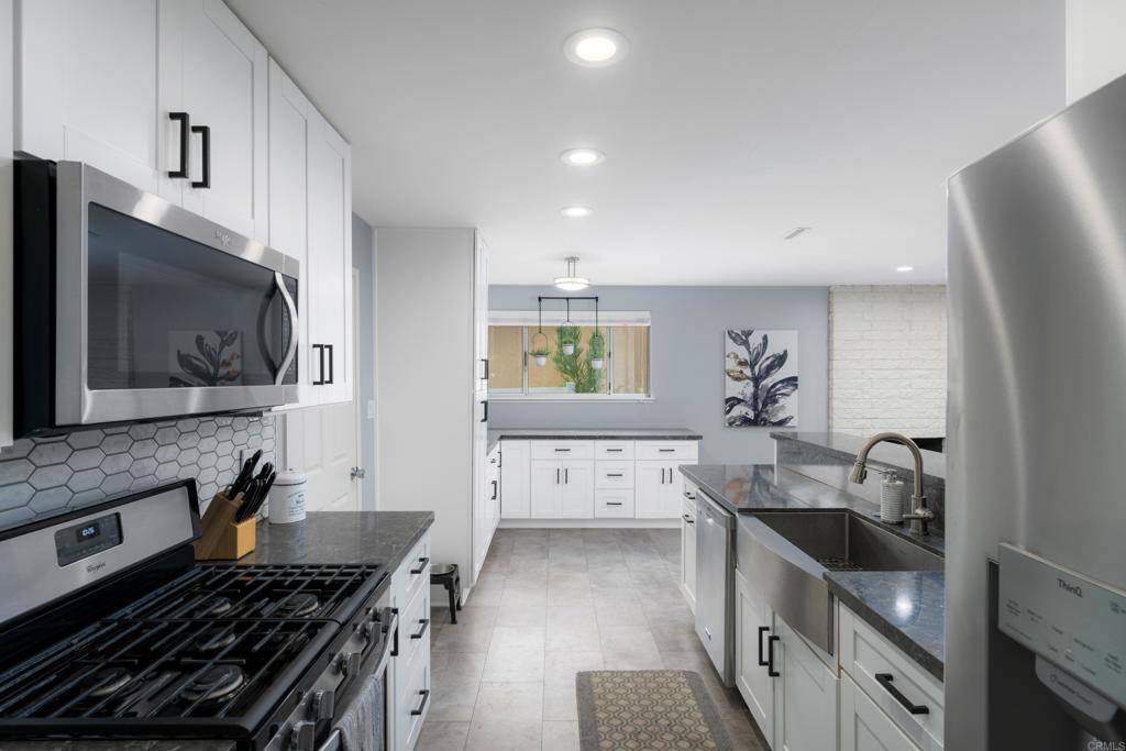 San Diego, CA 92111,3696 Ben ST