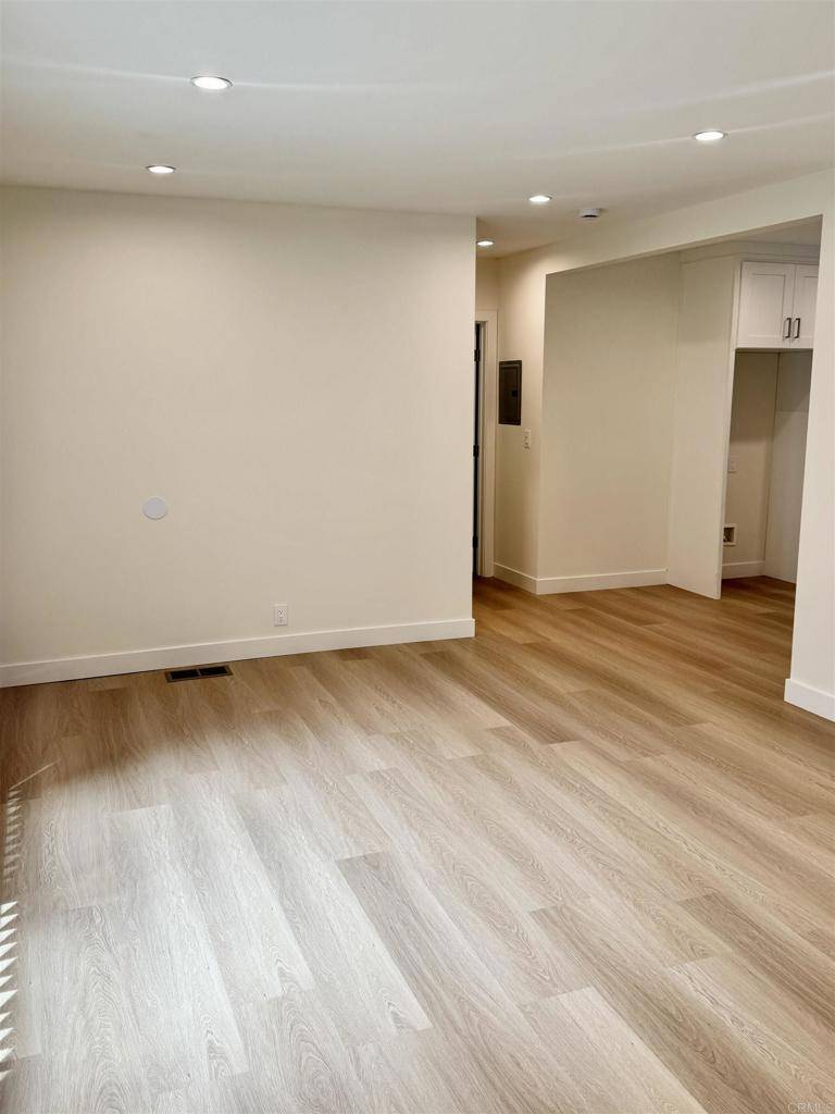 Glendale, CA 91202,1235 N Brand BLVD #3