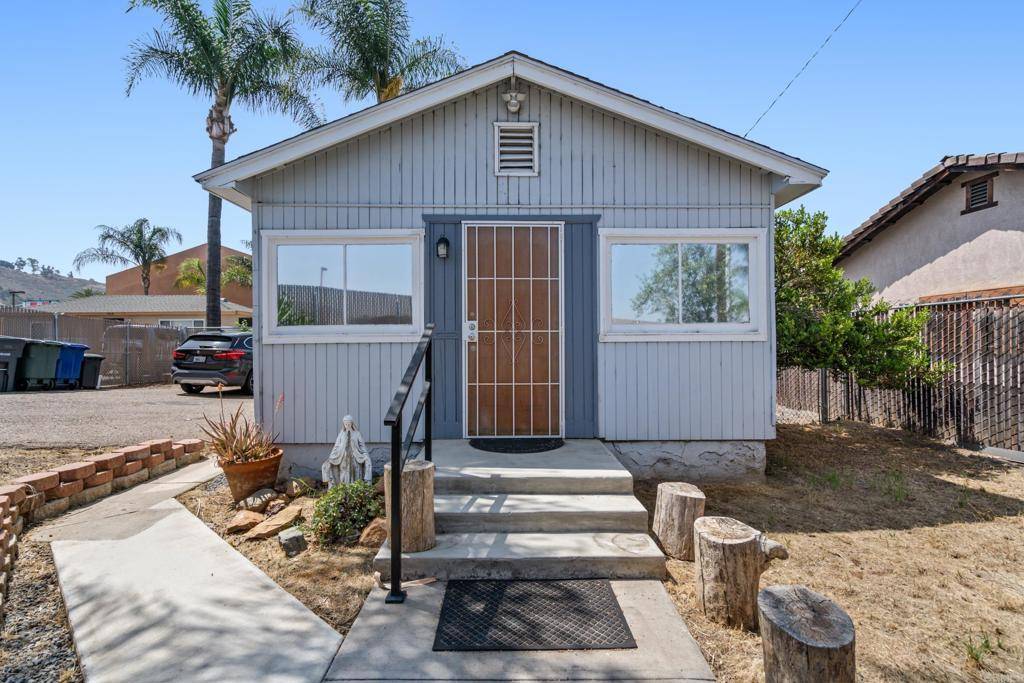9742 Los Coches RD, Lakeside, CA 92040