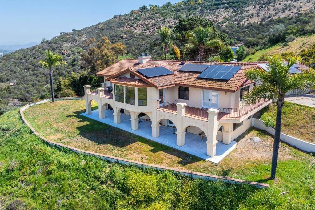 2702 Country Club DR, Escondido, CA 92029