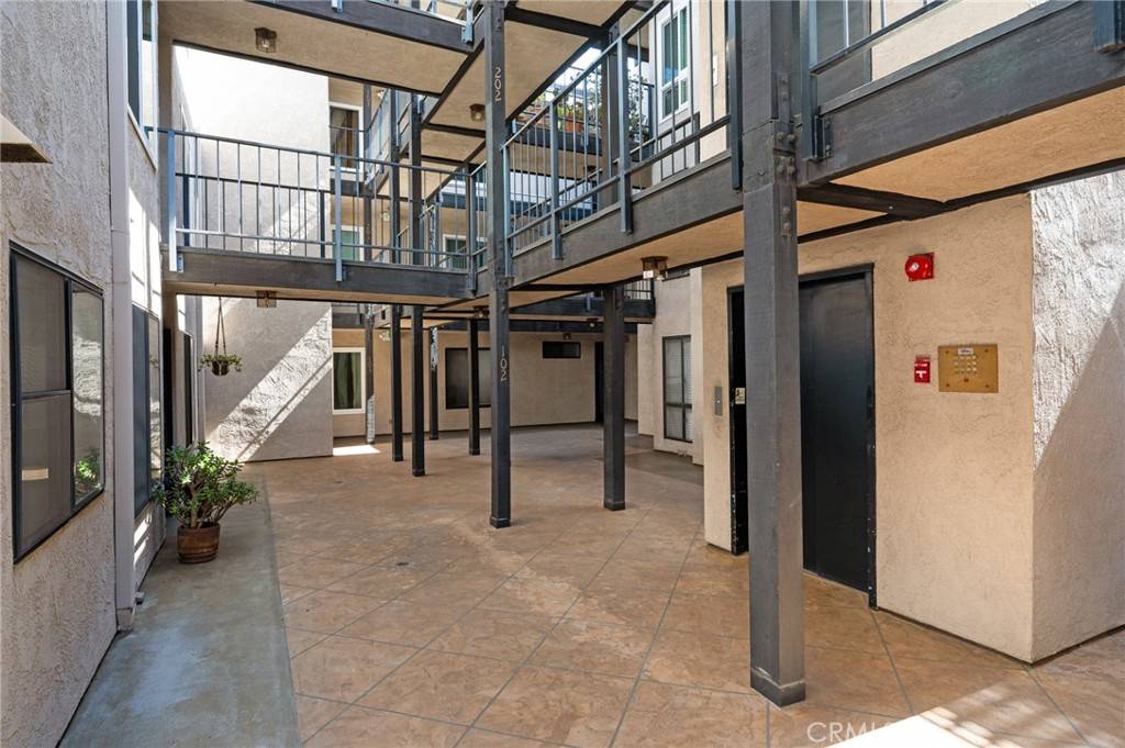 Long Beach, CA 90814,2032 E Bermuda ST #102