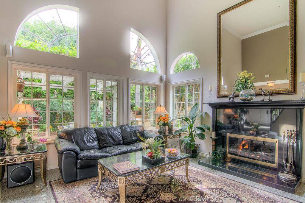 221 Calabria CT, Costa Mesa, CA 92627