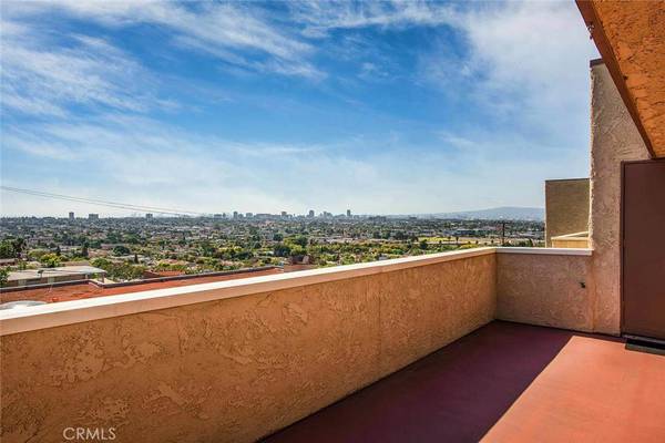 2503 E 21st ST #204, Signal Hill, CA 90755