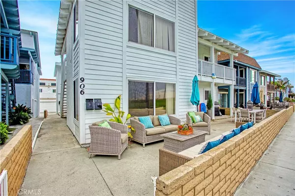 Newport Beach, CA 92661,906 E Oceanfront