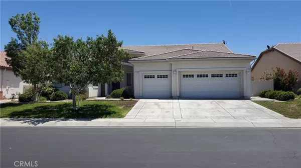 10285 Cotoneaster ST, Apple Valley, CA 92308