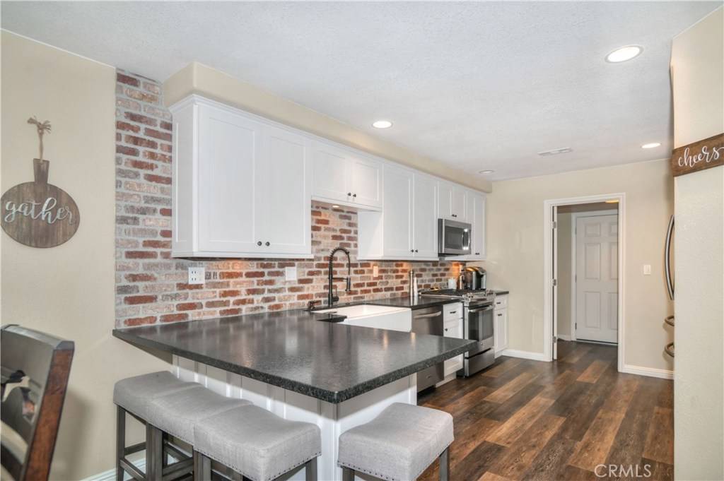 Anaheim Hills, CA 92808,711 S Glenhurst DR