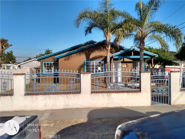 1613 S Diamond ST, Santa Ana, CA 92704