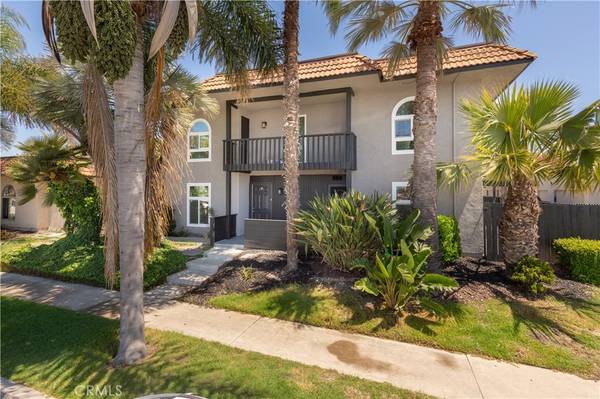 16102 Waikiki LN, Huntington Beach, CA 92649