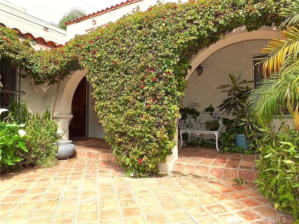 Long Beach, CA 90806,469 W Burnett ST