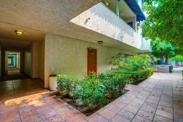 Tarzana, CA 91356,18530 Hatteras ST #340