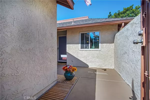 La Habra, CA 90631,1561 Pine DR