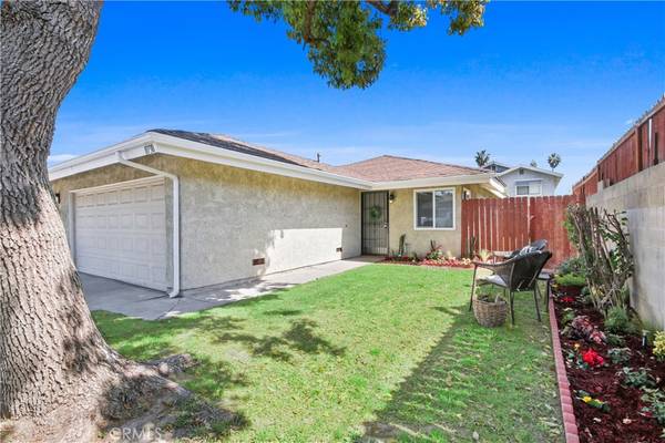 11738 215th ST, Lakewood, CA 90715