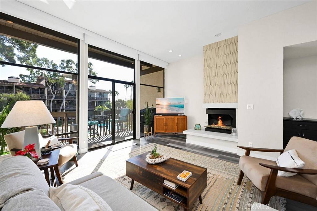 Long Beach, CA 90803,7210 Marina Pacifica DR S