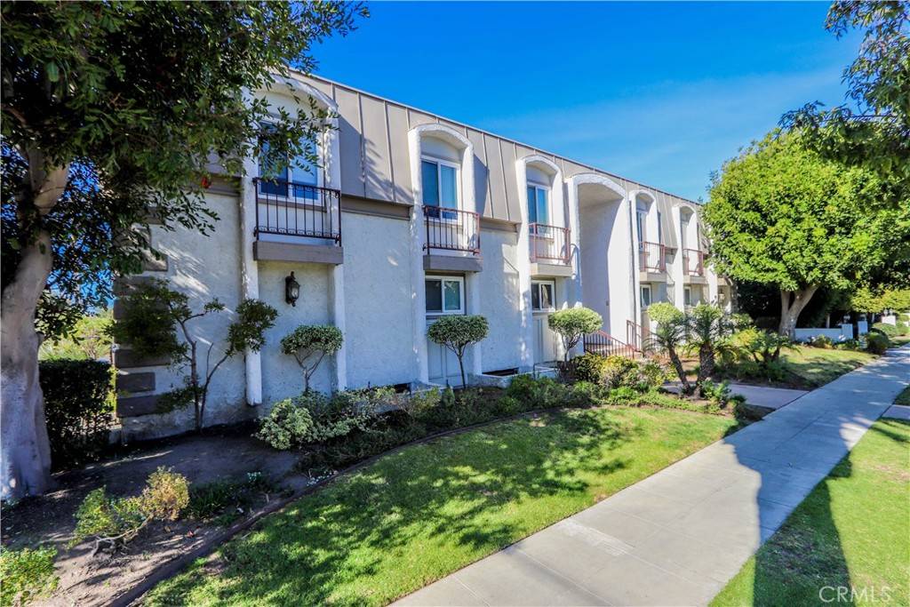 Redondo Beach, CA 90277,323 S Broadway #5
