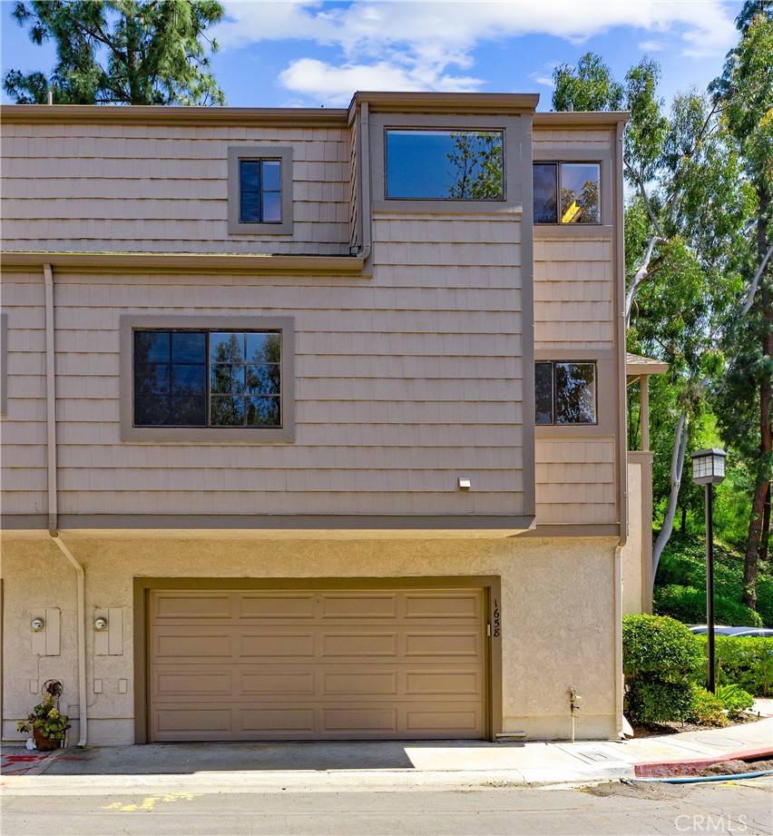 Fullerton, CA 92831,1658 Shady Brook DR #127