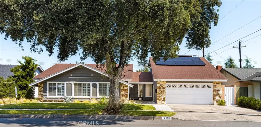 2009 N Lyon, Santa Ana, CA 92705