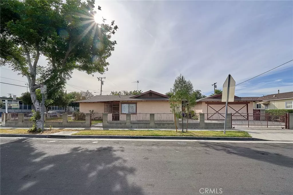 Commerce, CA 90040,2327 Couts AVE