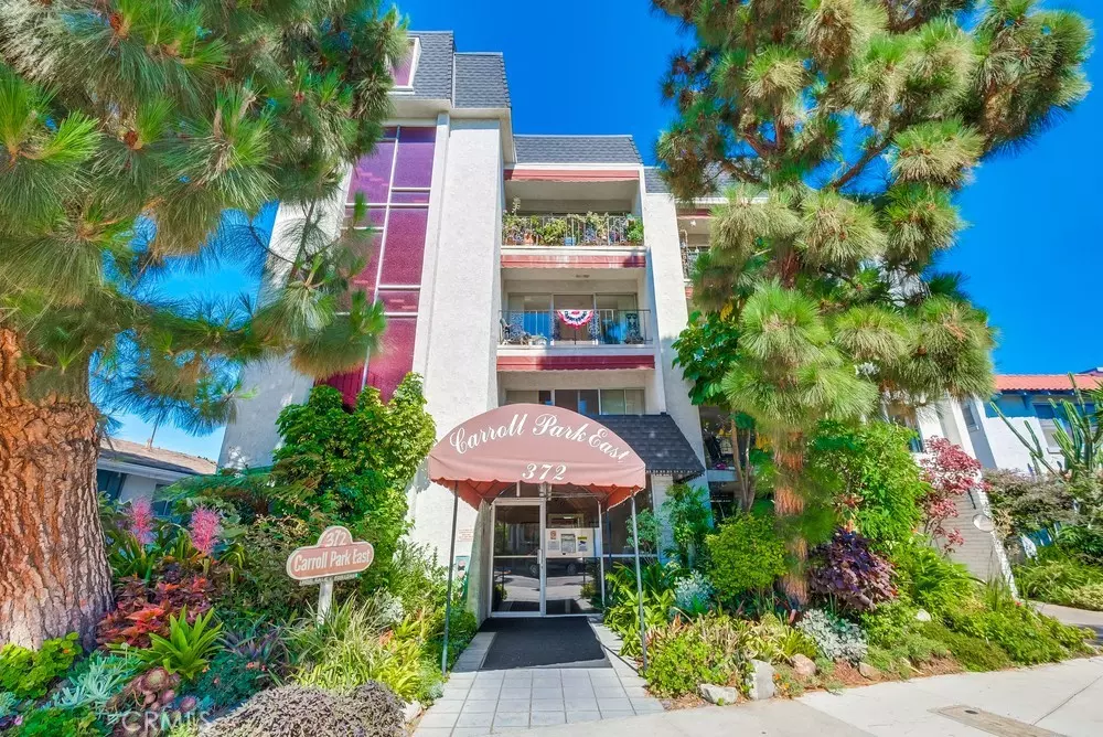 Long Beach, CA 90814,372 Carroll Park E #205