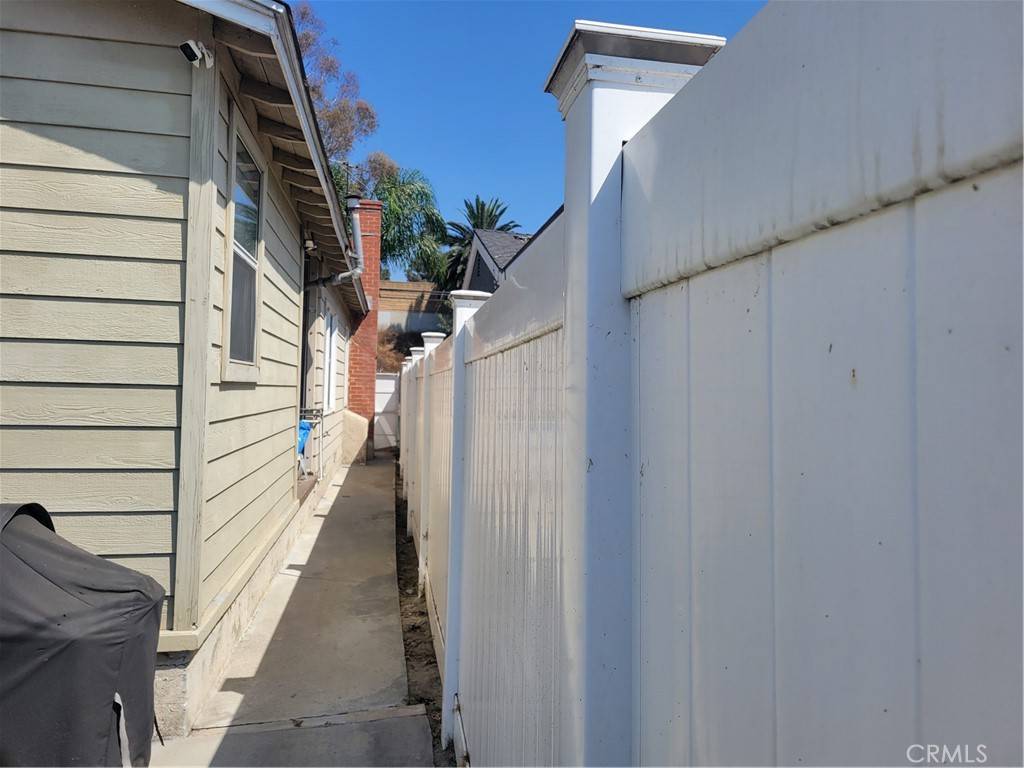 Long Beach, CA 90805,1008 E 67th ST