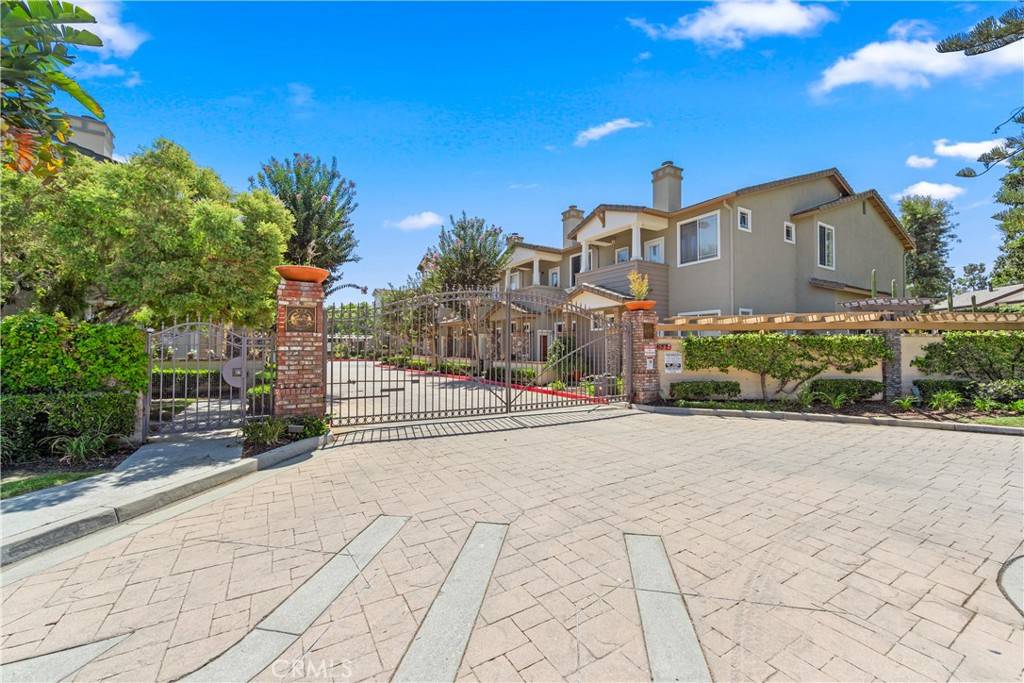 Los Alamitos, CA 90815,2938 Claremore LN