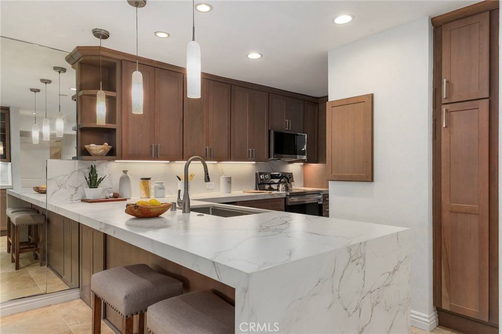 Long Beach, CA 90803,8212 Marina Pacifica DR N
