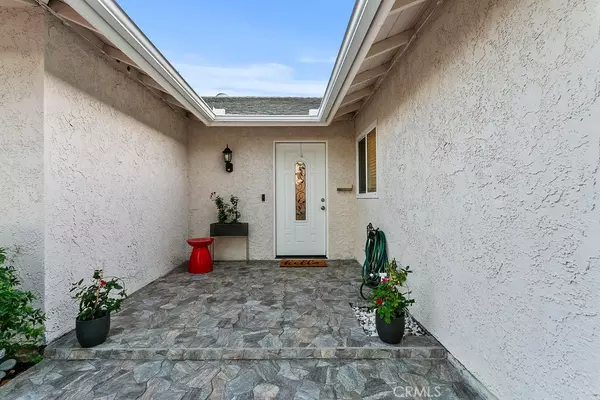 Anaheim, CA 92805,1830 E Bassett Way