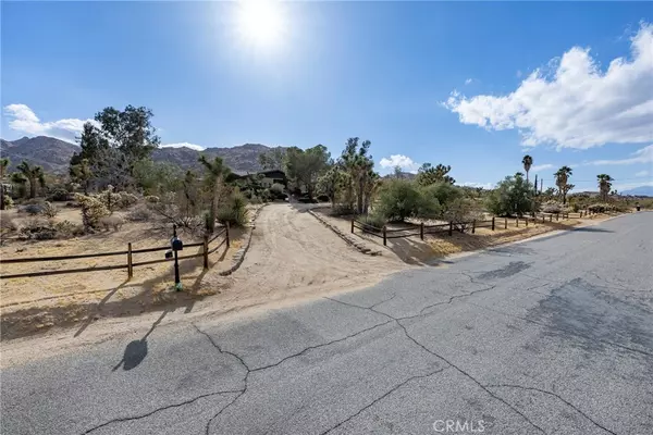 Joshua Tree, CA 92252,60383 Melton TRL