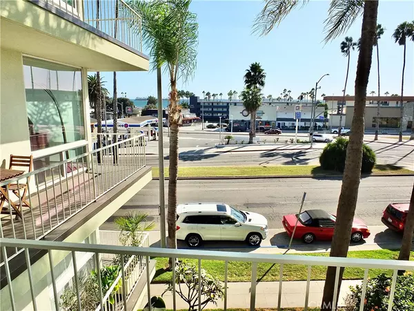 Long Beach, CA 90803,3901 E Livingston DR E #304