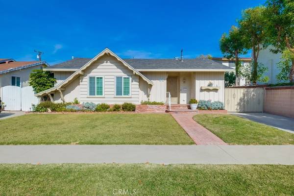 12513 Gradwell ST, Lakewood, CA 90715