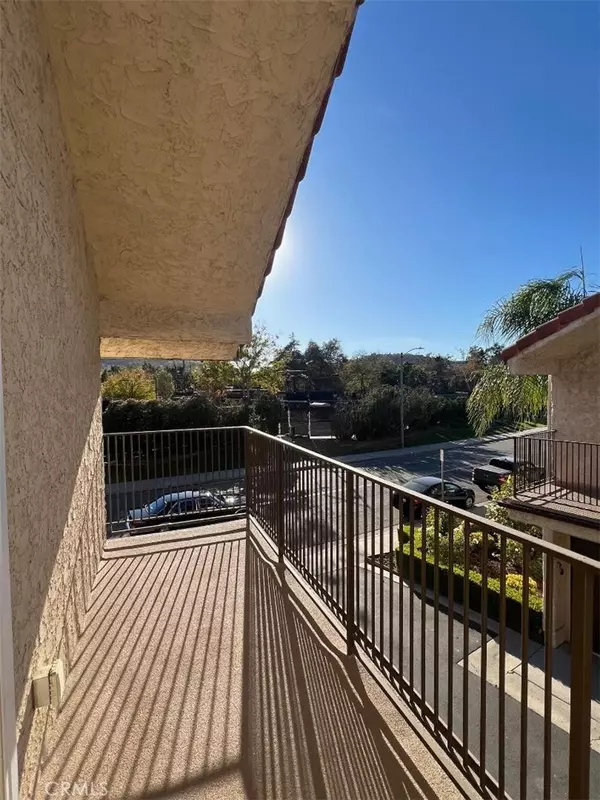 Calabasas, CA 91302,23401 Park Sorrento #7