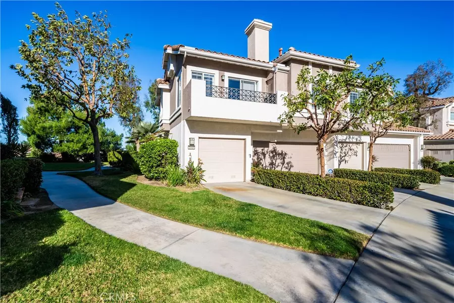 1045 S Sundance DR, Anaheim Hills, CA 92808