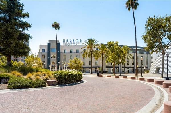 Anaheim, CA 92805,435 W Center Street Promenade #323