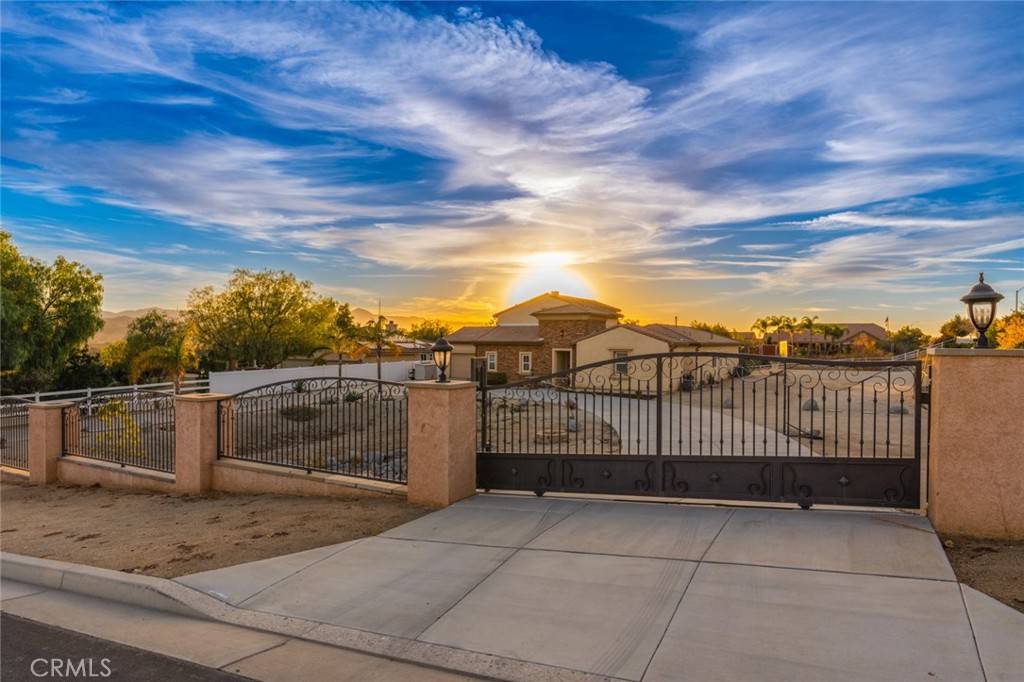 Riverside, CA 92504,17529 Burl Hollow DR