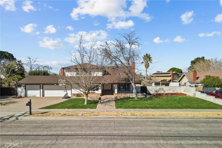 1643 W Avenue L, Lancaster, CA 93534