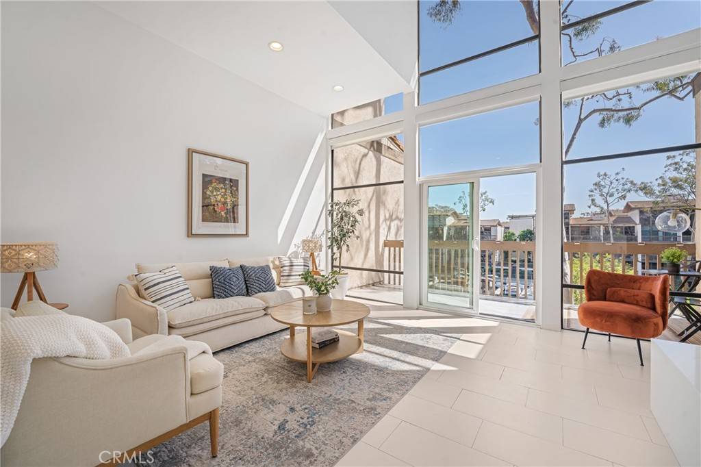 Long Beach, CA 90803,7324 Marina Pacifica DR N