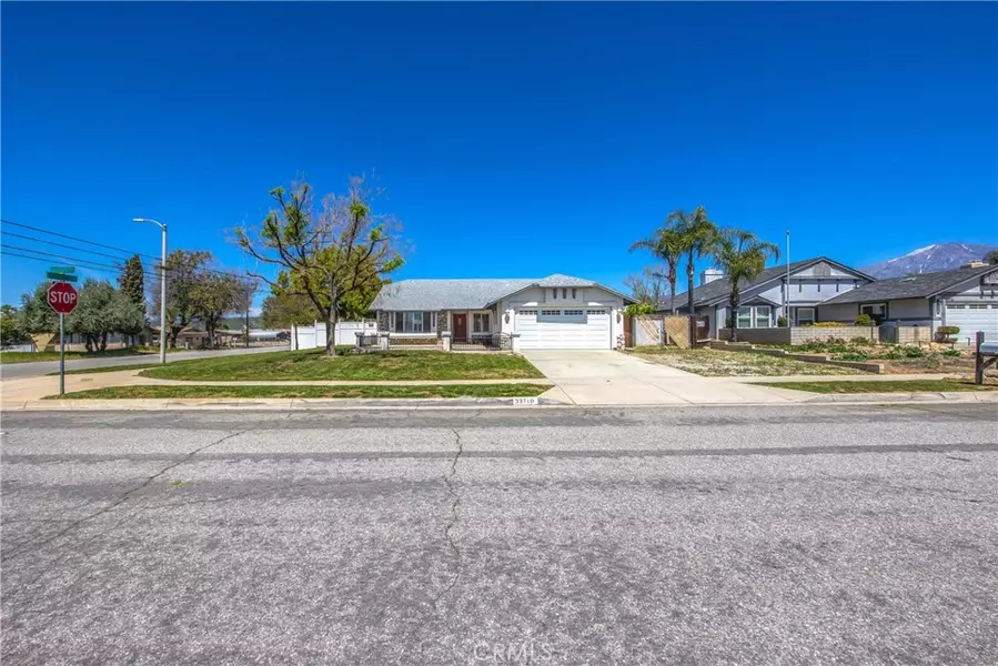 33710 Noreen LN, Yucaipa, CA 92399