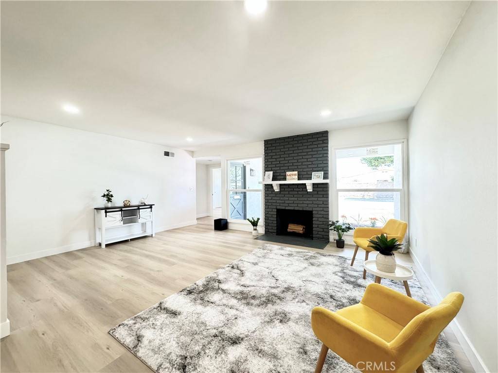 Huntington Beach, CA 92647,16501 Rhone LN