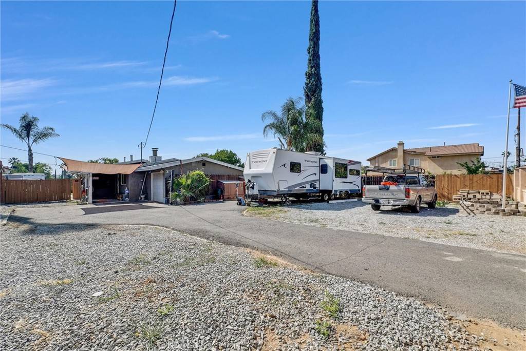 Redlands, CA 92374,24 S La Salle ST