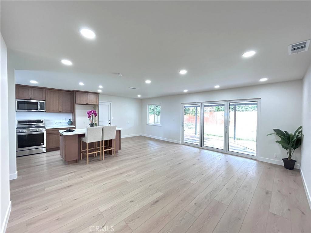 Santa Ana, CA 92704,1109 S Shelley ST