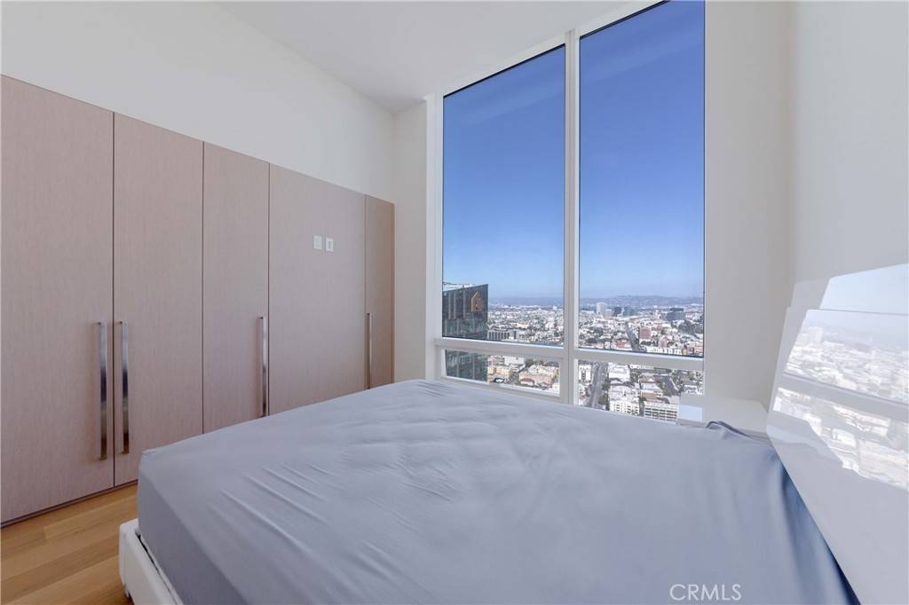 Los Angeles, CA 90017,877 Francisco ST #4211