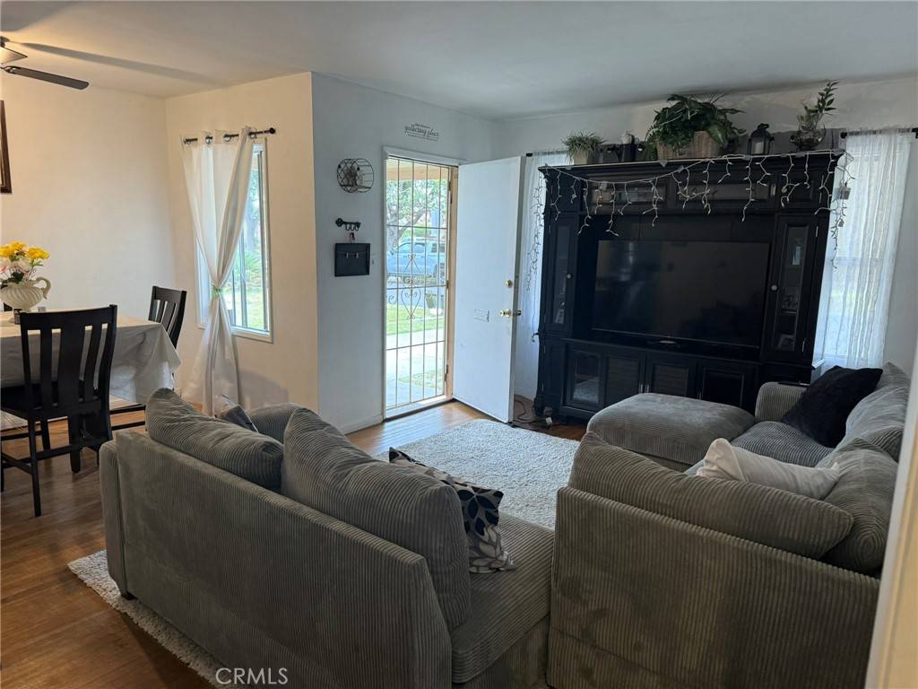 Downey, CA 90241,11709 Samoline AVE