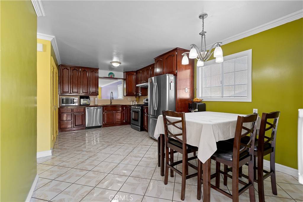 Anaheim, CA 92805,1429 E Bassett WAY