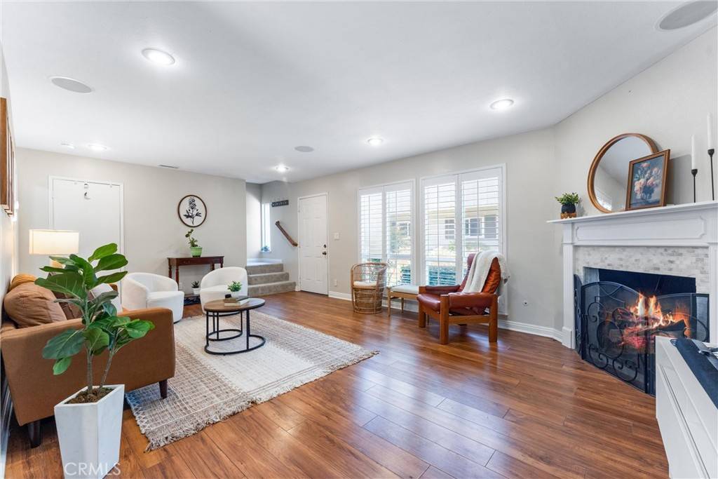 1121 E 1st ST, Tustin, CA 92780