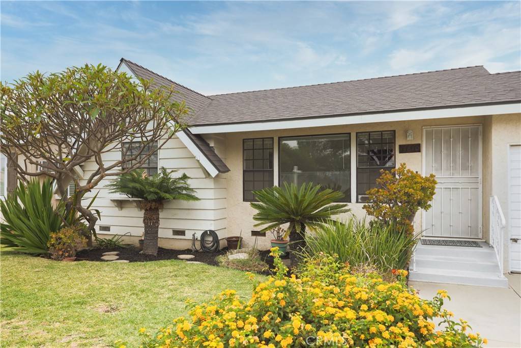 Artesia, CA 90701,17610 Roseton AVE