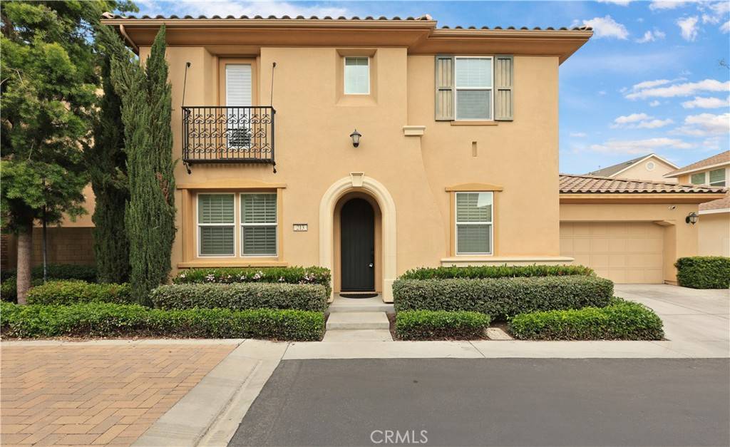 Irvine, CA 92618,213 Wicker