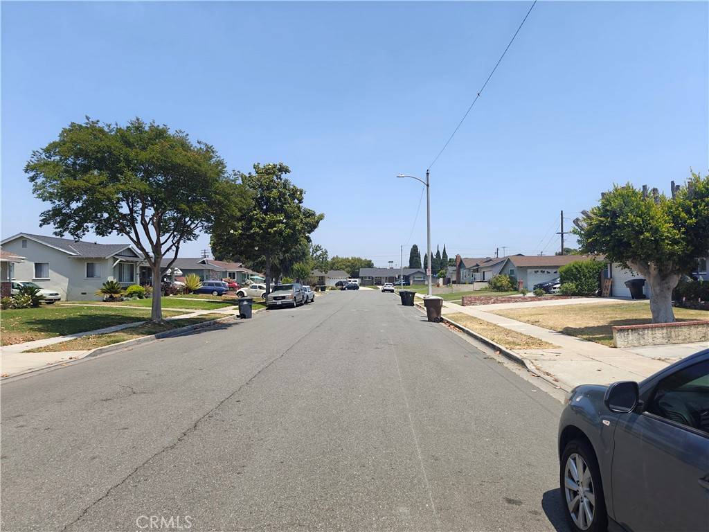 Anaheim, CA 92805,925 W Autumn DR