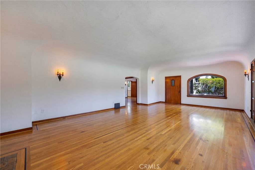 Fullerton, CA 92832,405 W Brookdale PL